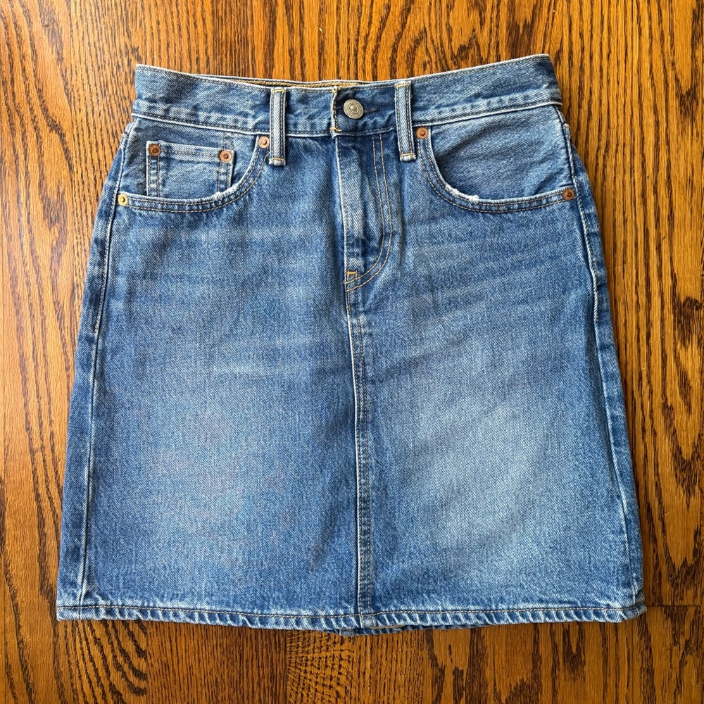Levi’s Blue Denim High Rise Skirt Women’s 24